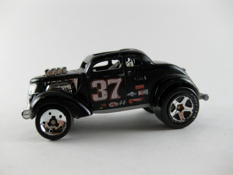 Illustration for article titled Hi, my name is Mr Albee and I'm a diecast addict.